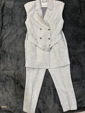 Calvin Klein Light Gray Sleeveless Double-Breasted Blazer & Tapered Pants Set